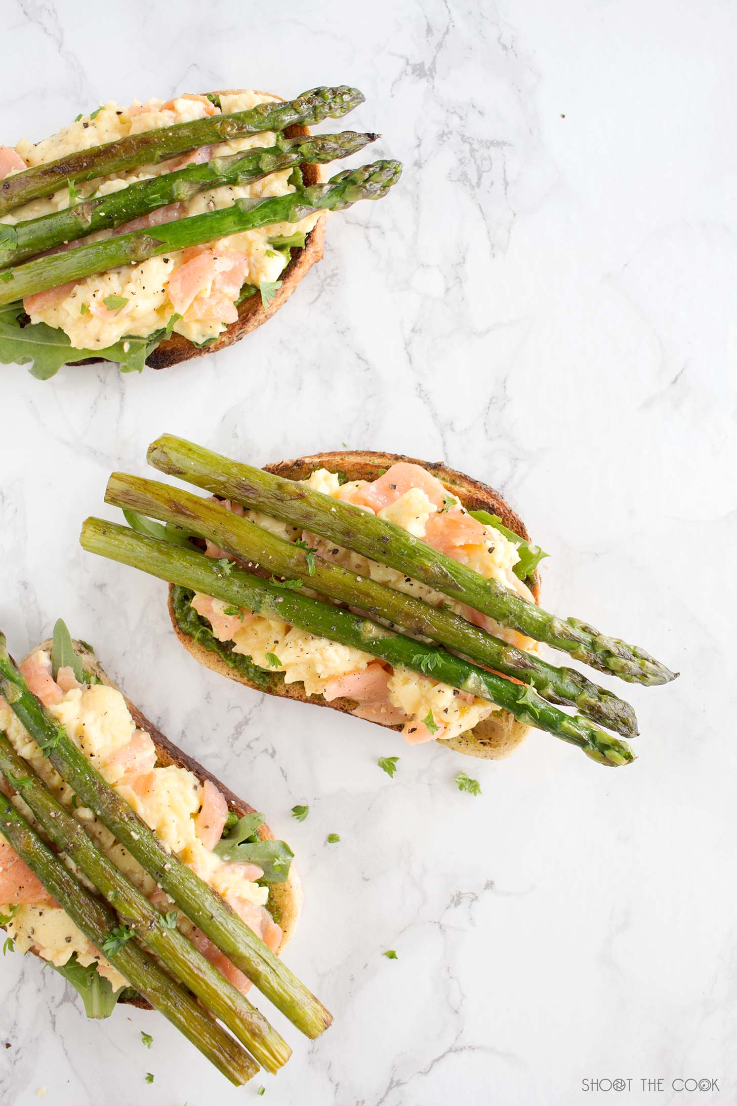 huevos revueltos con salmon y trigueros