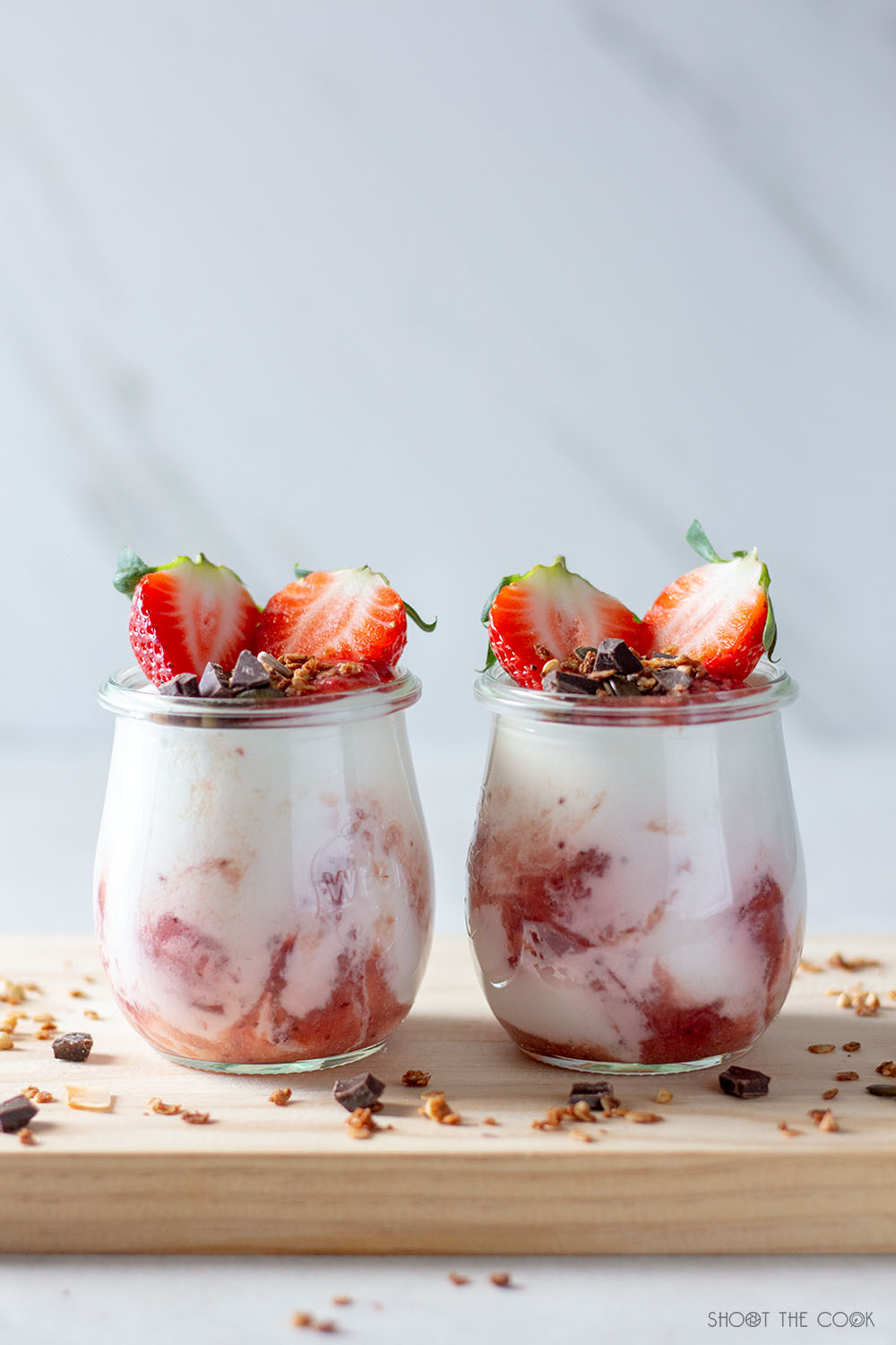 Mousse de yogur ligera con fresas