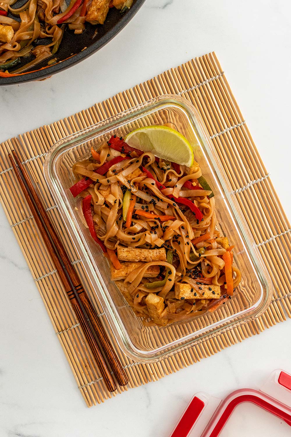 Noodles con verduras y tofu