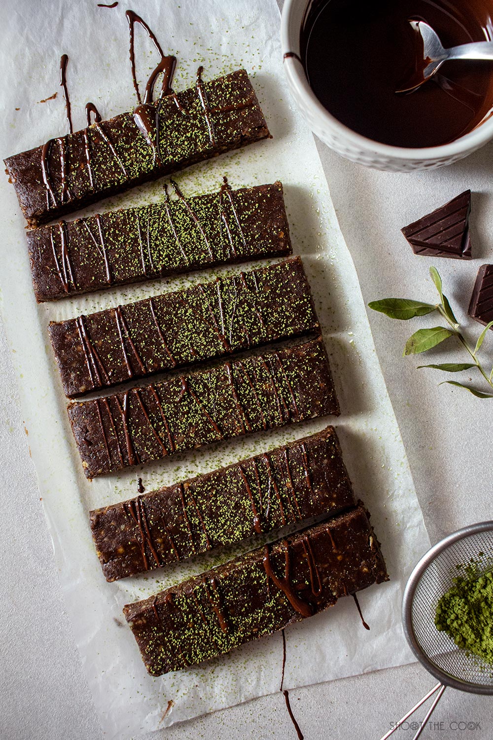 Receta de Barritas Proteicas de Chocolate y Matcha